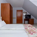 Rawia Panzió Rewal